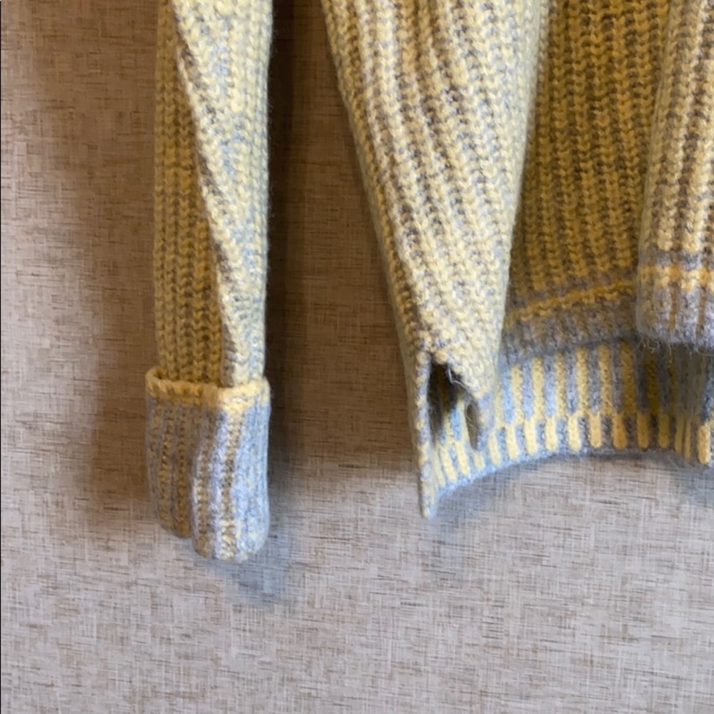 Sweater - Picture 3 of 4